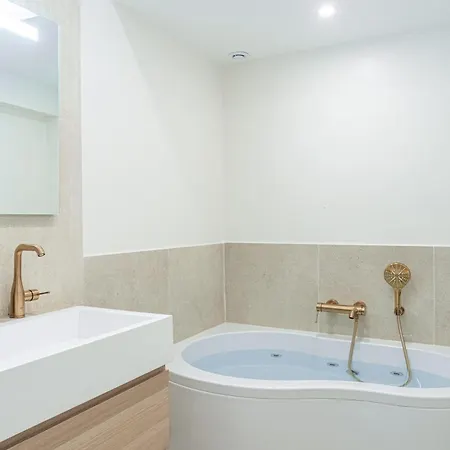 Апартаменты Lavie Maison Ac & Jacuzzi