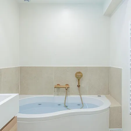 Lavie Maison Ac & Jacuzzi Daire